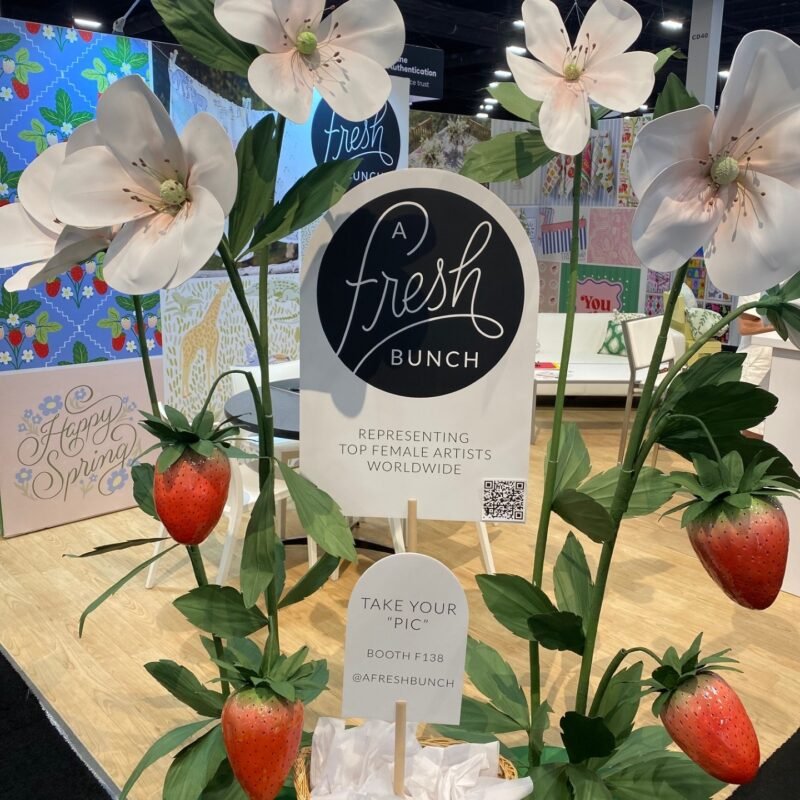 Oversized Strawberry & Flower Display Set – Freestanding Event Decor Props for Booths & Spring Installations